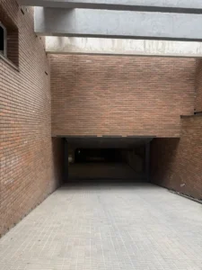 Instalação de cerâmica na fachada - rampa