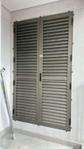 Instalação de caixilhos da área técnica