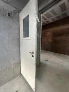 Instalação de porta blindada da portaria