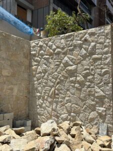 Instalação de pedra moledo