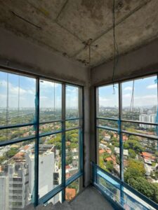 Instalação de pele de vidro da cobertura