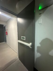 Pintura de porta corta-fogo