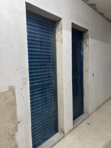 Instalação de portas dos depósitos dos subsolos