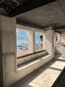 Emboço e contrapiso da área da piscina interna