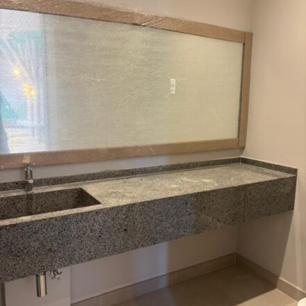 Início da instalação de itens de decoração – lavabo