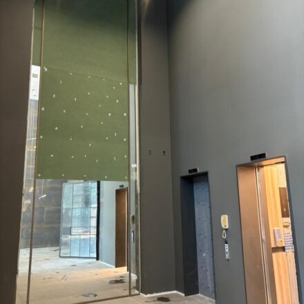 Instalação do espelho do lobby